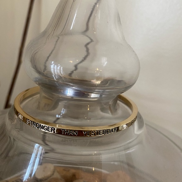 Gold tone Inspirational bangle bracelets - Picture 4 of 5